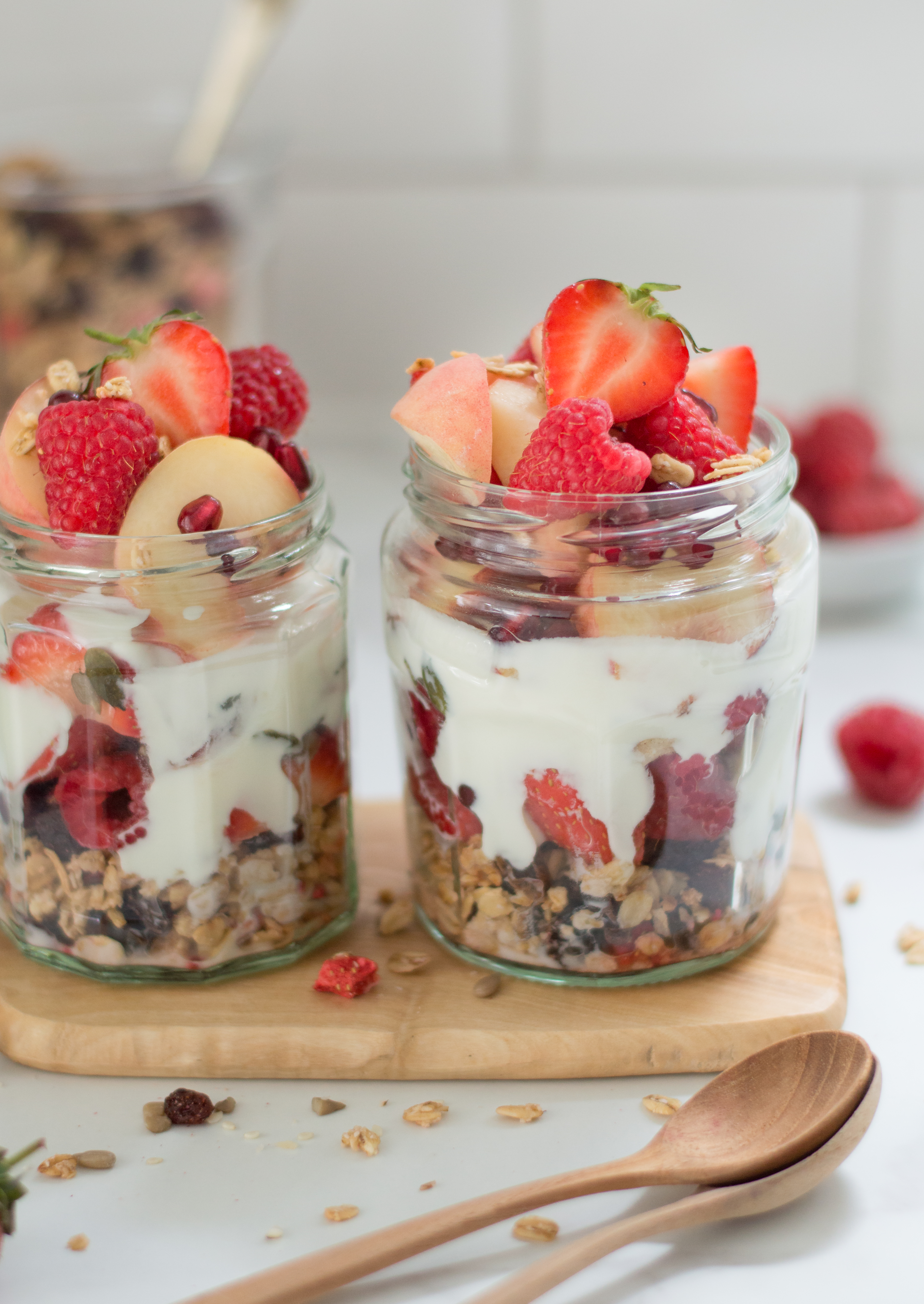 Summer berry crunch #healthybreakfast #breakfastonthego #healthyrecipes