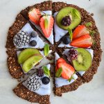 Gluten-free-&-vegan-granola-breakfast-pizza