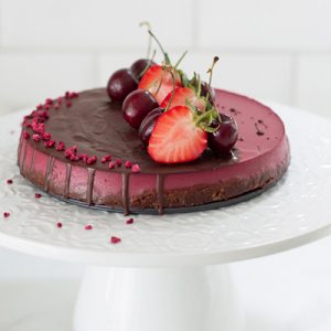Vegan strawberry mousse cake via @fit.foodie.nutter #glutenfree #nosugar #vegan #vegancake #vegandessert #cleaneating #cleanrecipes